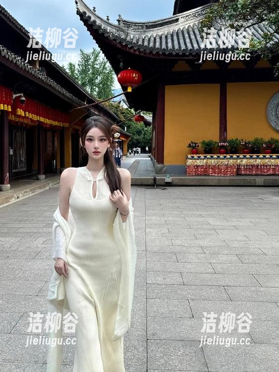 青丘女神 - 在线图集：艾玛的肉丝写真，谁说艺术不能性感？.txt
