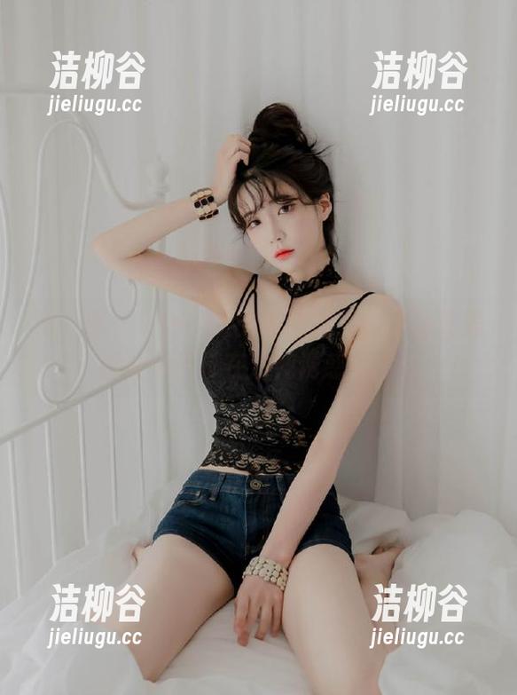 青豆客 - Lee小棠的制服魅力，无圣光美图让你沉醉在清纯诱惑中.txt