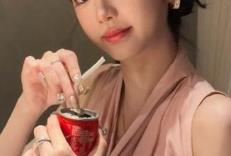 青豆客 - 尽情享受刘飞儿Faye美足私拍图包带来的视觉盛宴.txt