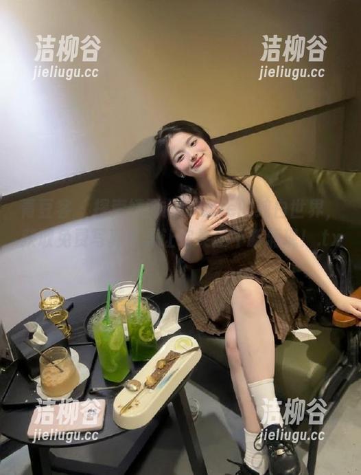 青豆客 - 探索婕西儿jessie的纯白世界，获取免费写真资源让你灵感不断涌现！.txt