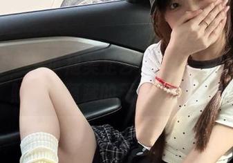 青豆客 - 朱小旭美足艺术写真合集：感受照片中蕴藏的无限魅力.txt