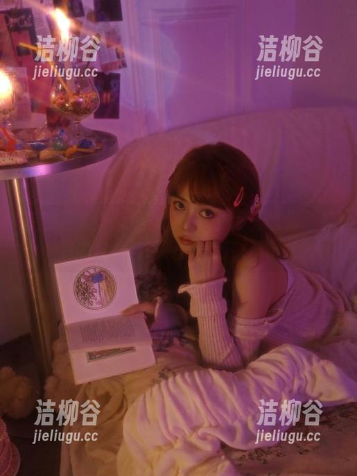 青豆客 - 谭晓彤清纯写真作品，诠释了青春的纯真与阳光的美好交融.txt