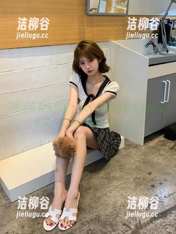 高清写真大揭秘，风之领域的半筒袜绝对领域，笑声与美腿齐飞！.txt