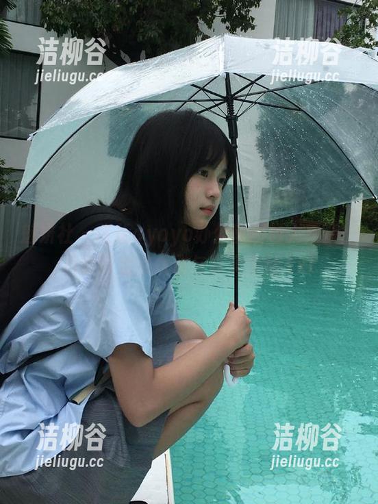 魅妍社 - 张优ayoyo办公室图包大更新：自嘲背后的优雅与真实生活.txt