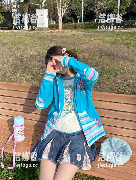 魅妍社 - 全网热议！李可可短裤写真图包更新，带你领略不一样的时尚风格。.txt