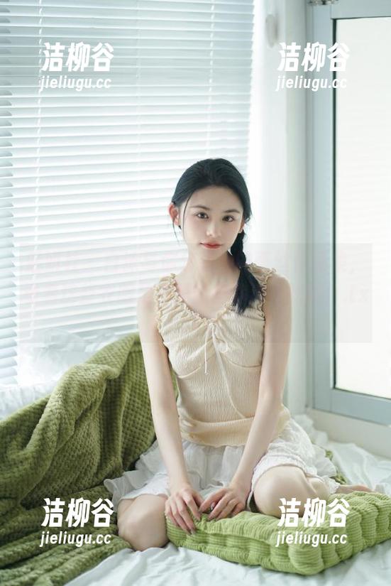 魅妍社 - 白沫与你分享她的蕾丝作品集，看看这些衣服是不是能把你迷得眩晕！.txt
