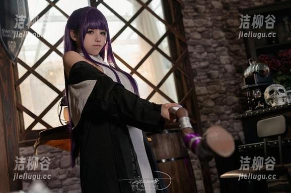 黏黏团子兔 感受温暖:绫华的小憩与黏黏团子兔的美图合集.txt
